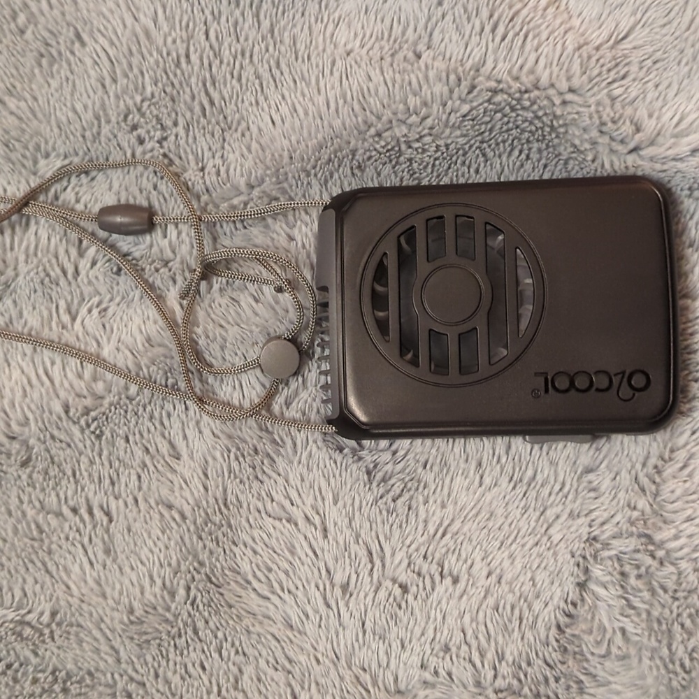 O2Cool Necklace Fan - Picture 2 of 4